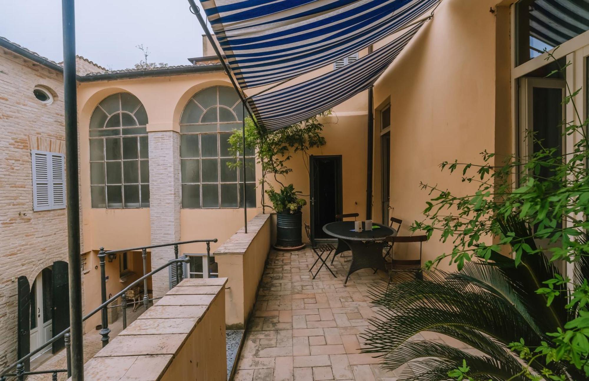Palazzo Romani Adami Фермо Экстерьер фото